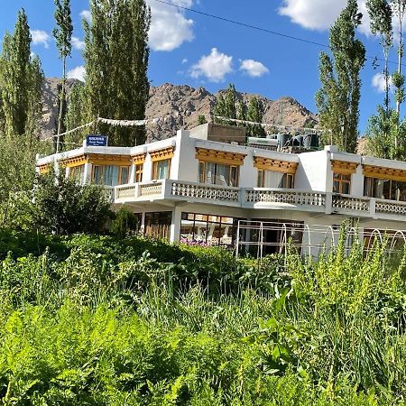 Hinjuma Guest House Лех Екстериор снимка