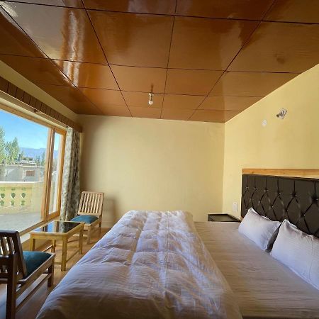 Hinjuma Guest House Лех Екстериор снимка