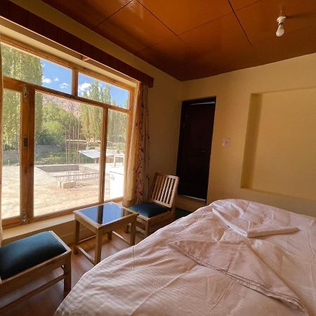 Hinjuma Guest House Лех Екстериор снимка