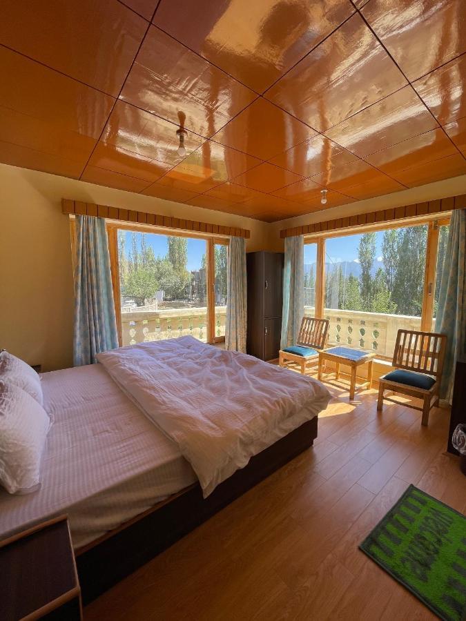 Hinjuma Guest House Лех Екстериор снимка