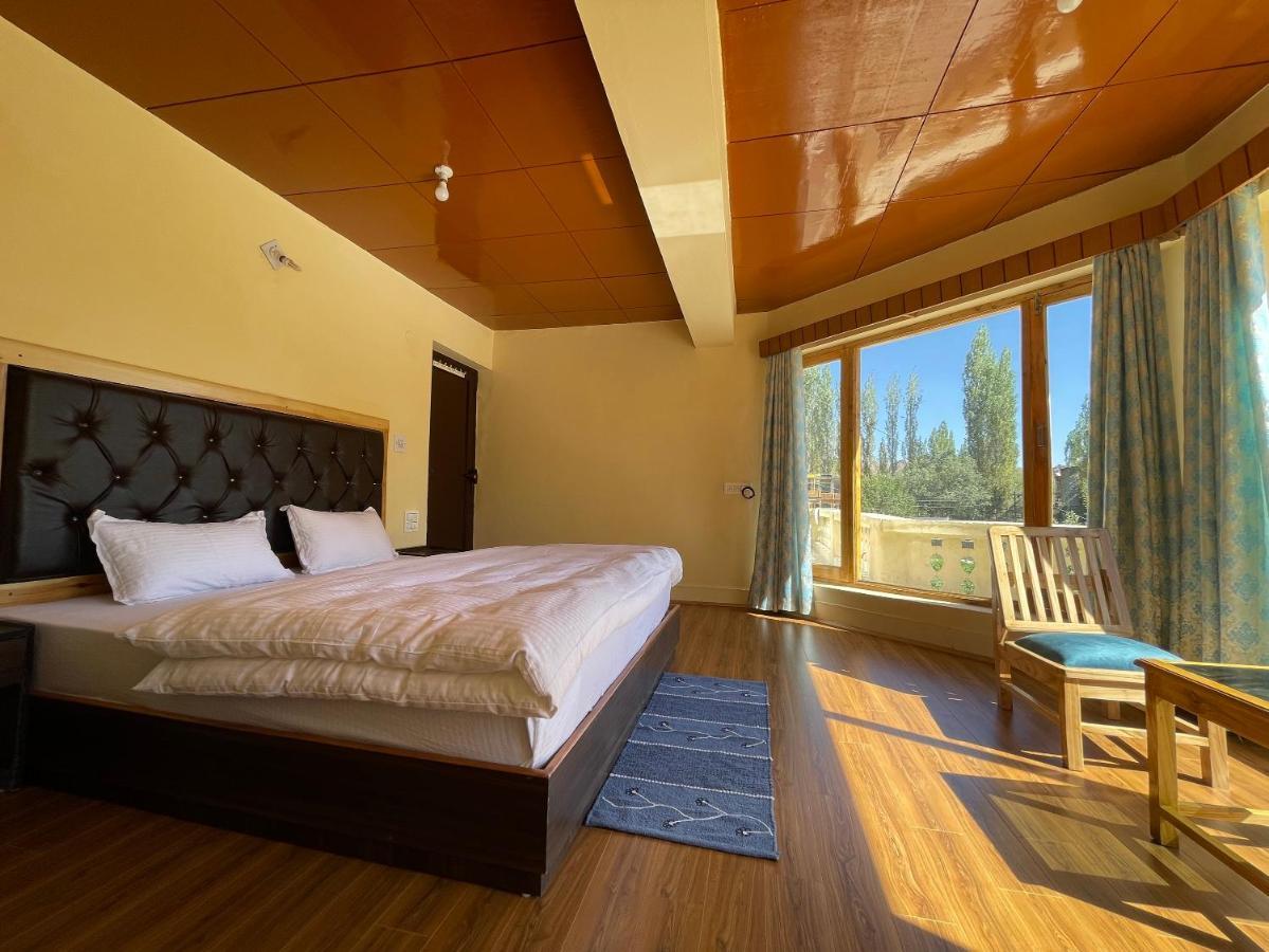Hinjuma Guest House Лех Екстериор снимка