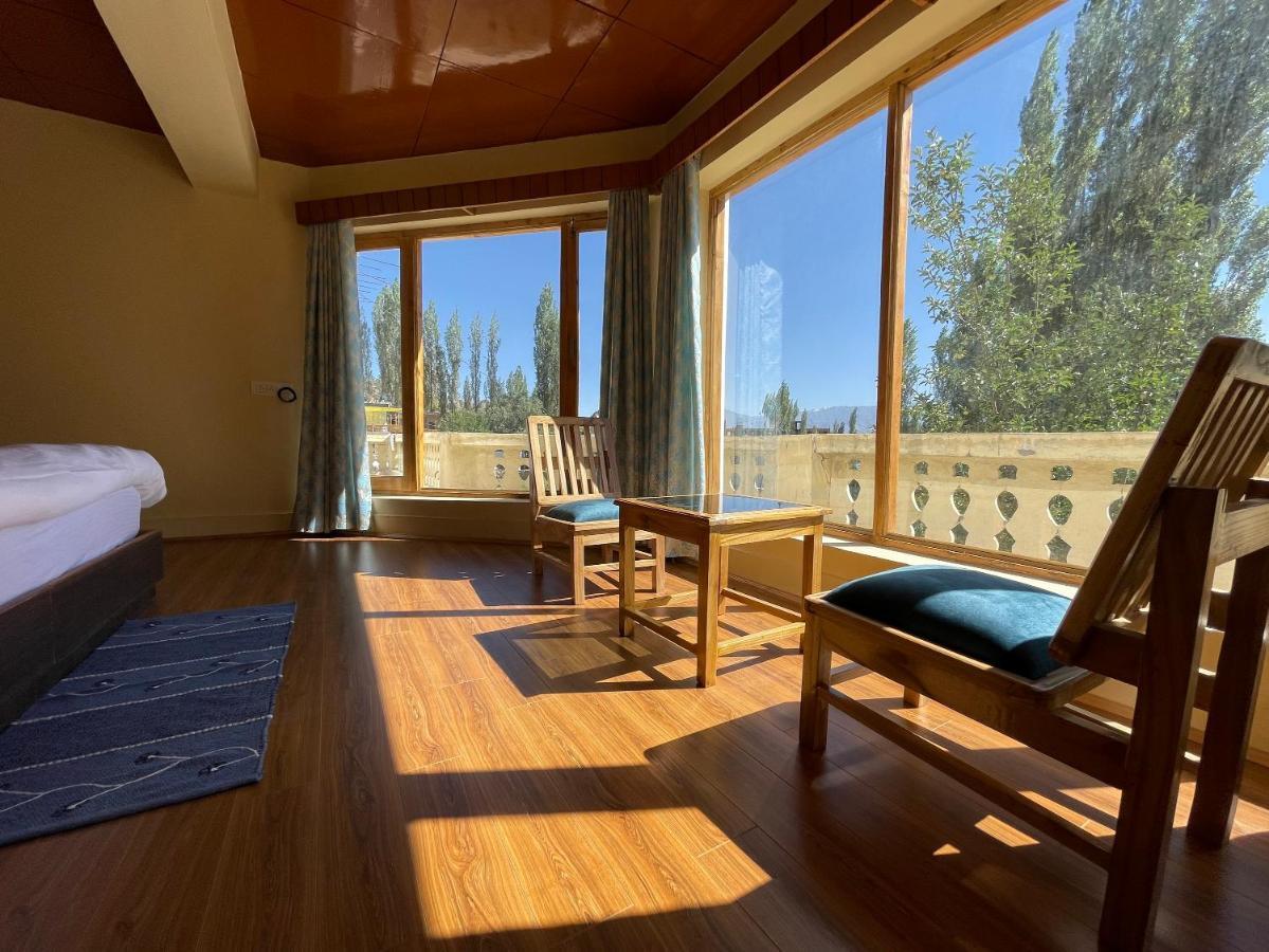 Hinjuma Guest House Лех Екстериор снимка