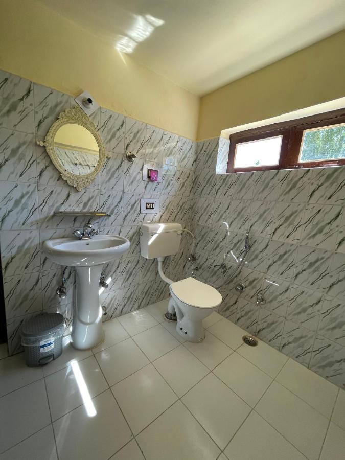 Hinjuma Guest House Лех Екстериор снимка