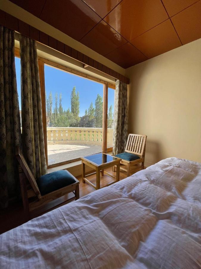 Hinjuma Guest House Лех Екстериор снимка
