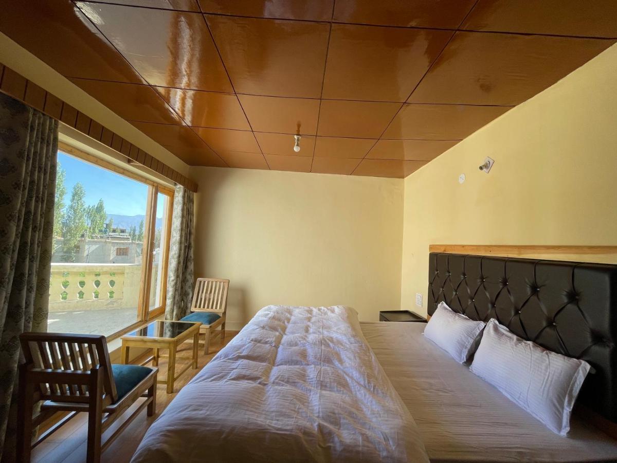 Hinjuma Guest House Лех Екстериор снимка