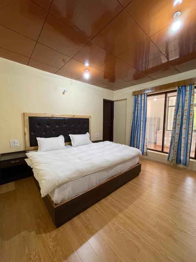 Hinjuma Guest House Лех Екстериор снимка