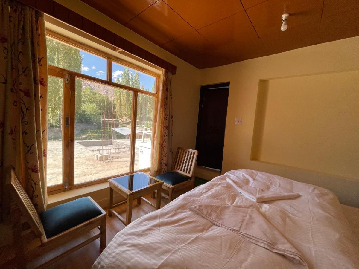 Hinjuma Guest House Лех Екстериор снимка